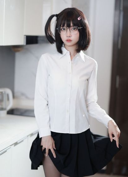超碰caoporen国产_720高清完整版